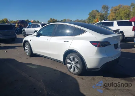 2023 Tesla Model Y Awd/Long Range Dual Motor All-Wheel Drive z USA, uszkodzony, nr VIN 7SAYGDEE3PF603839